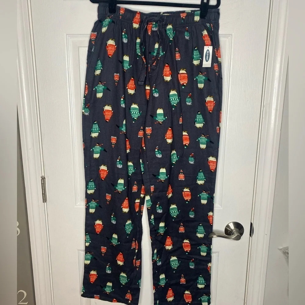 OLD NAVY Holiday Christmas Sweater‎ Penguin PJ pants Mens M/Woman’s L